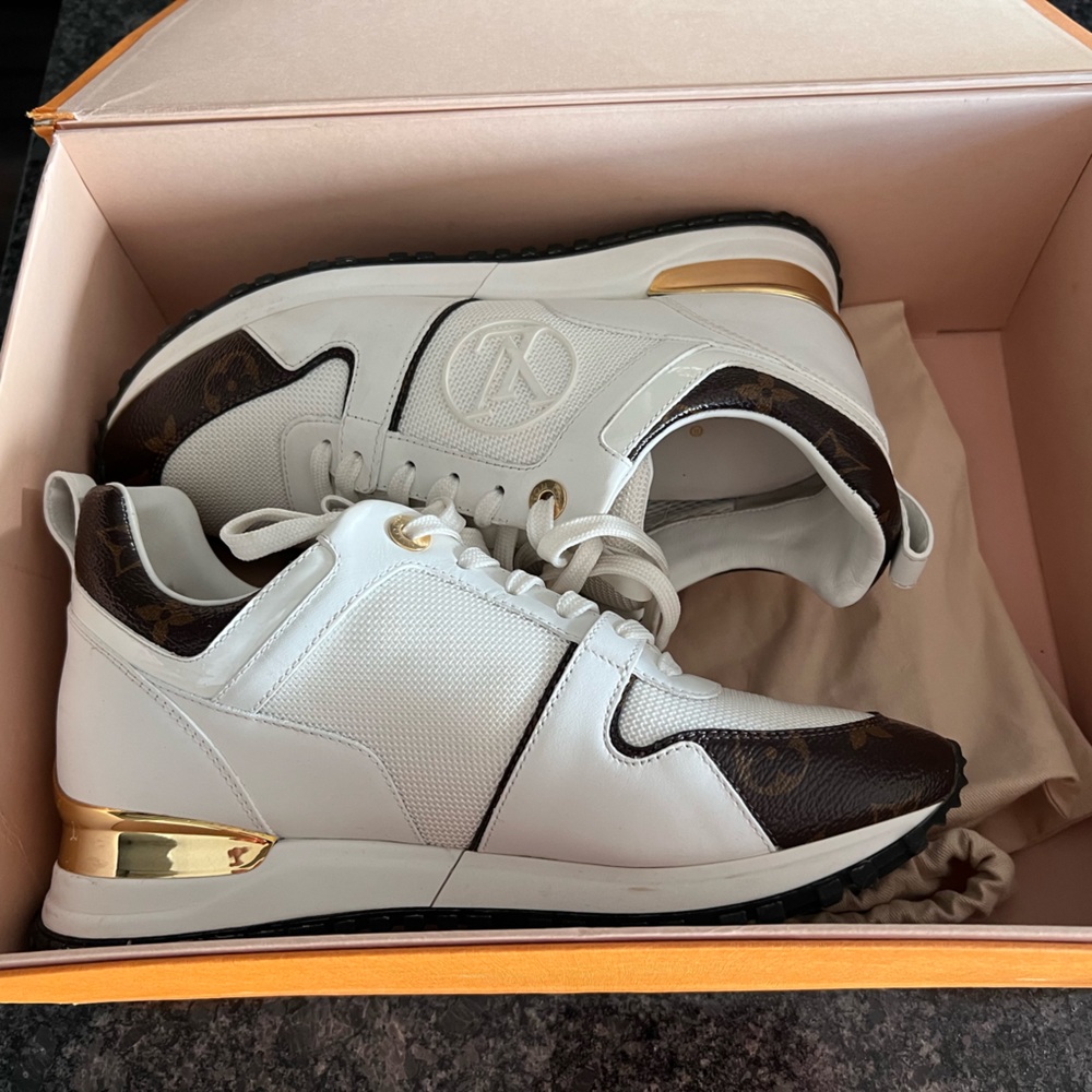 Louis Vuitton Run Away sneaker size 37.5